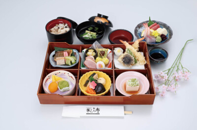 4,500円(税込 4,860円)