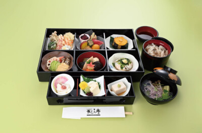 4,000円(税込4,320円)