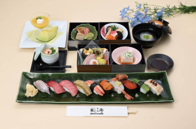 8,000円(税込8,640円)