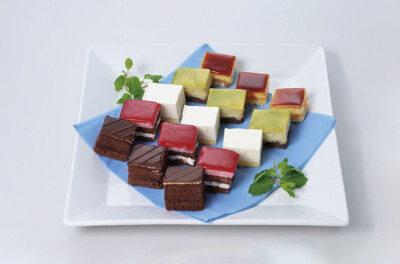 3,400円(税込3,672円)